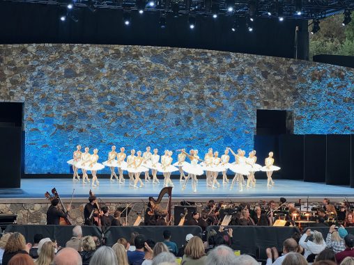 Ballerinas taking their biws
